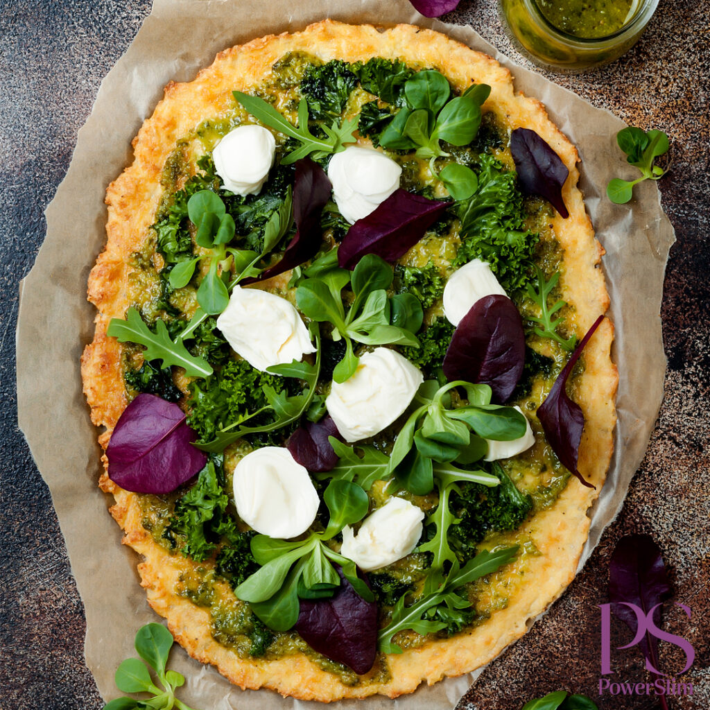 Blumenkohlpizza mit Pesto und Mozzarella
