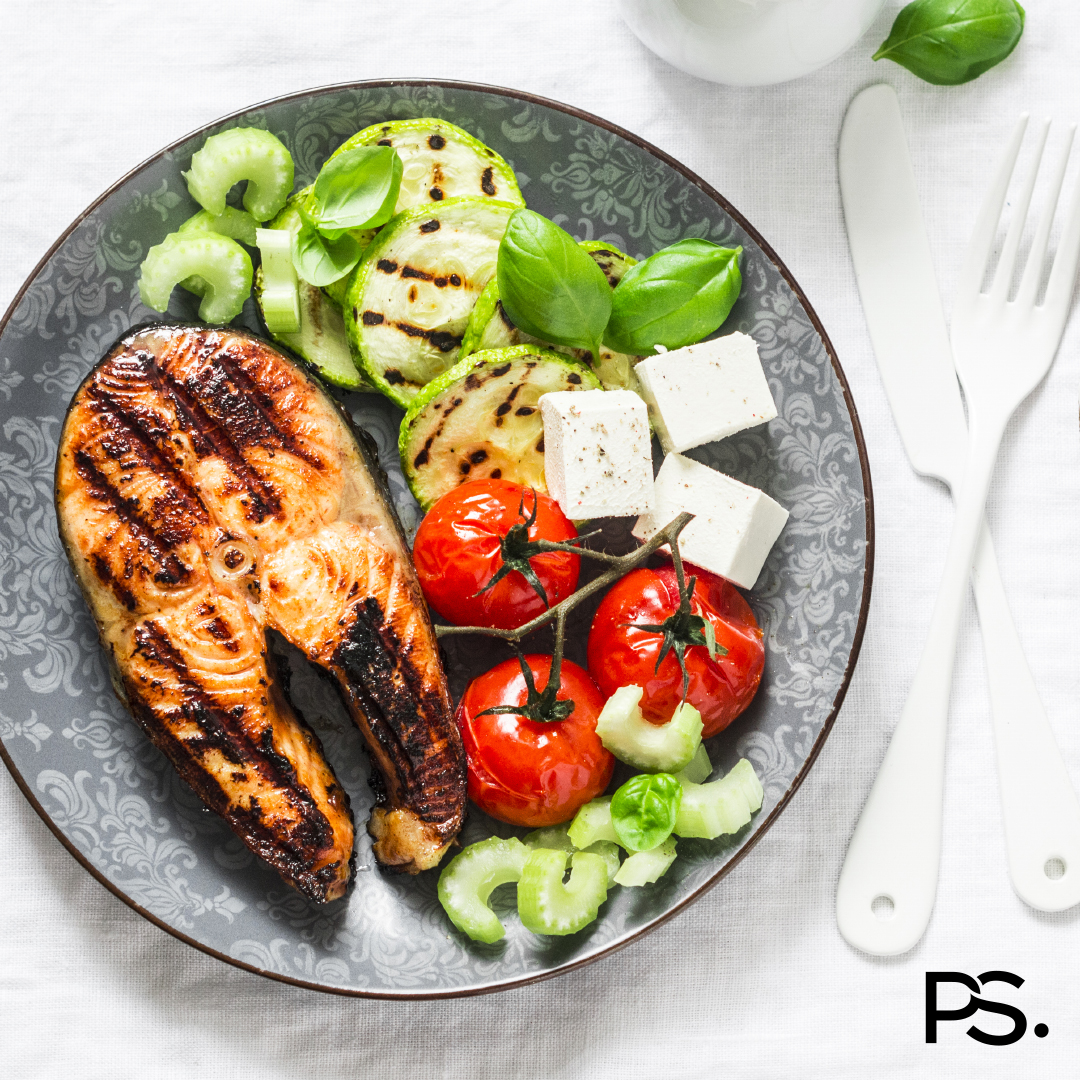 Gegrillter Lachs mit Gemüse und Feta