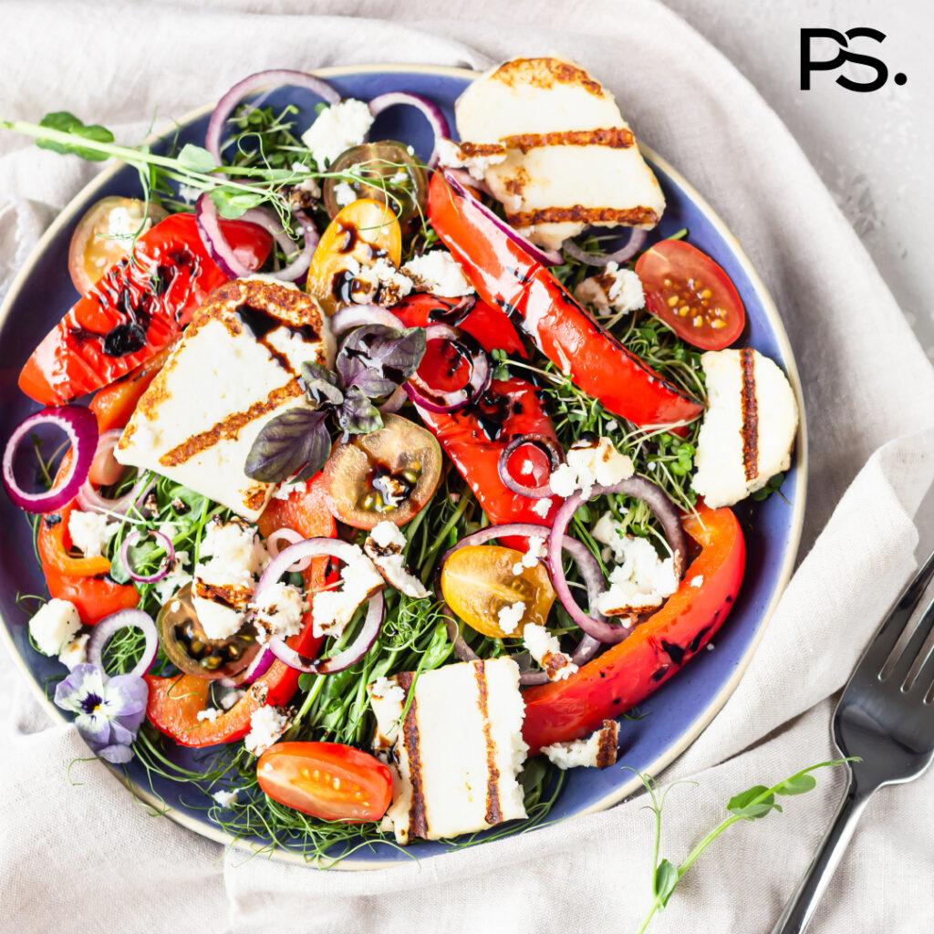Salat mit gegrillter Paprika und Halloumi