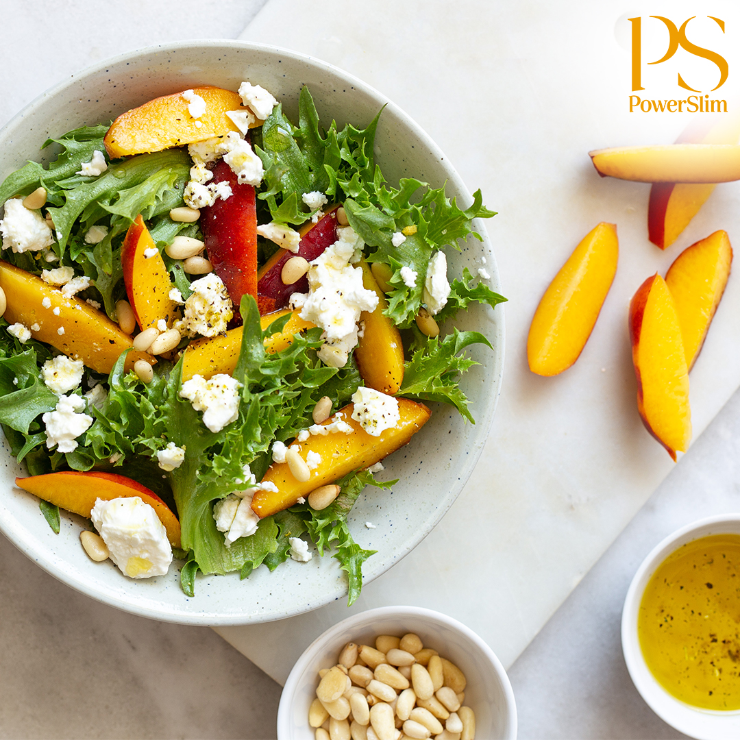 Salat mit Ziegenkäse, Pfirsich und Honig-Senf-Dressing