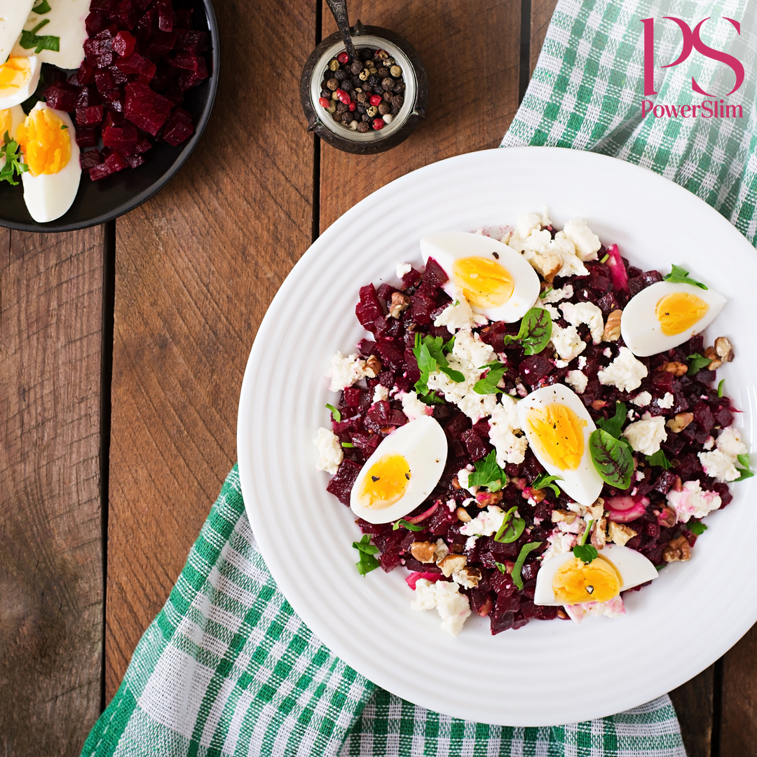 Rote-Bete-Salat mit Ei, Feta und Walnüssen