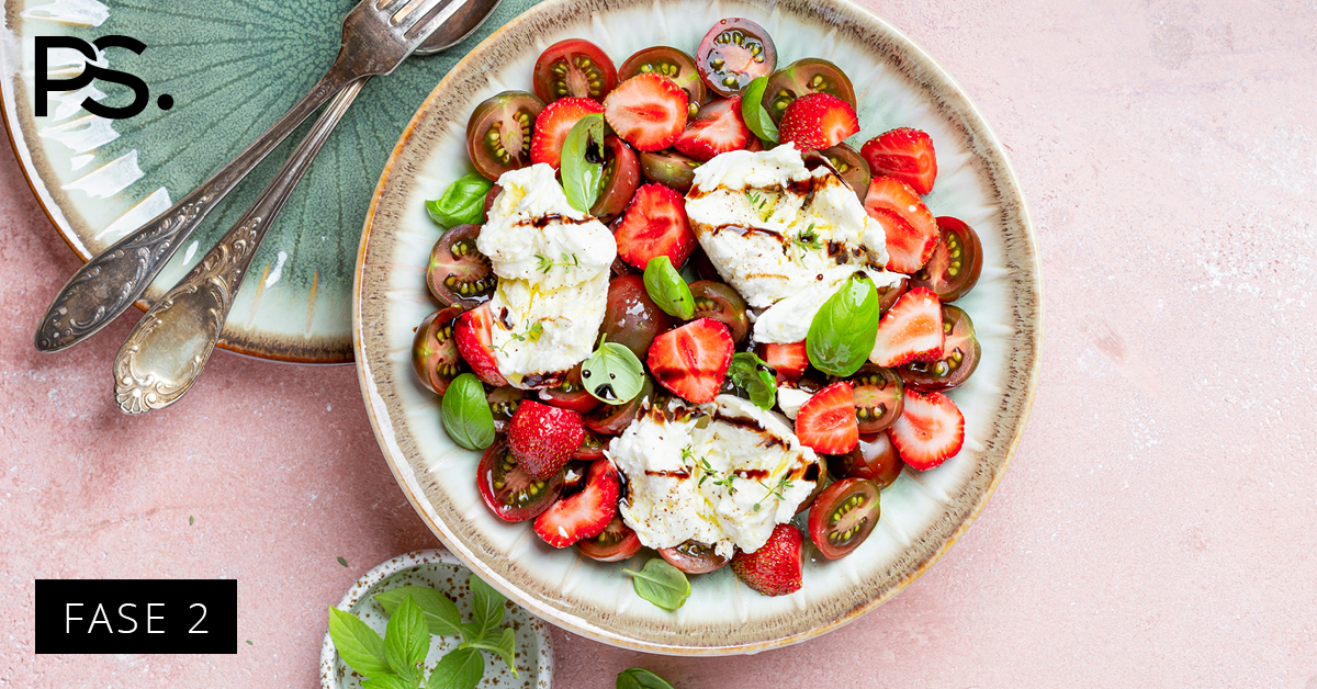 Tomatensalat mit Erdbeeren und Mozzarella