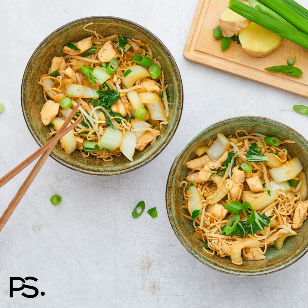 Chow Mein mit Pak Choi und Frühlingszwiebel