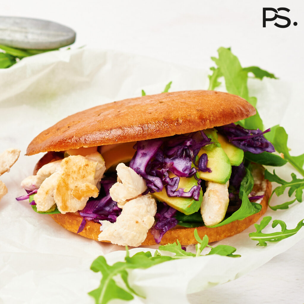 Pita-Hähnchen mit Rotkohl und Avocado