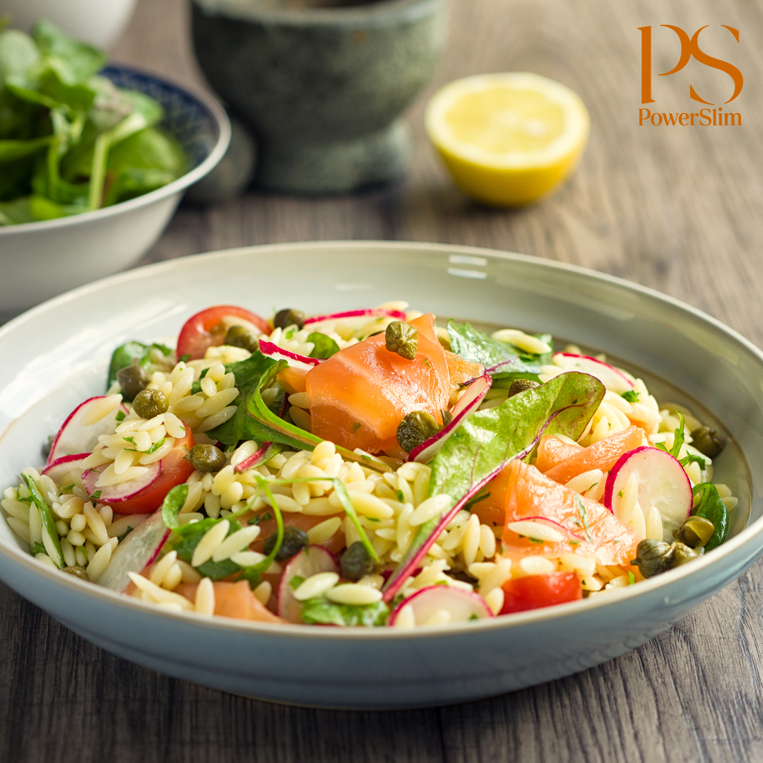 Reissalat mit geräuchertem Lachs und Radieschen