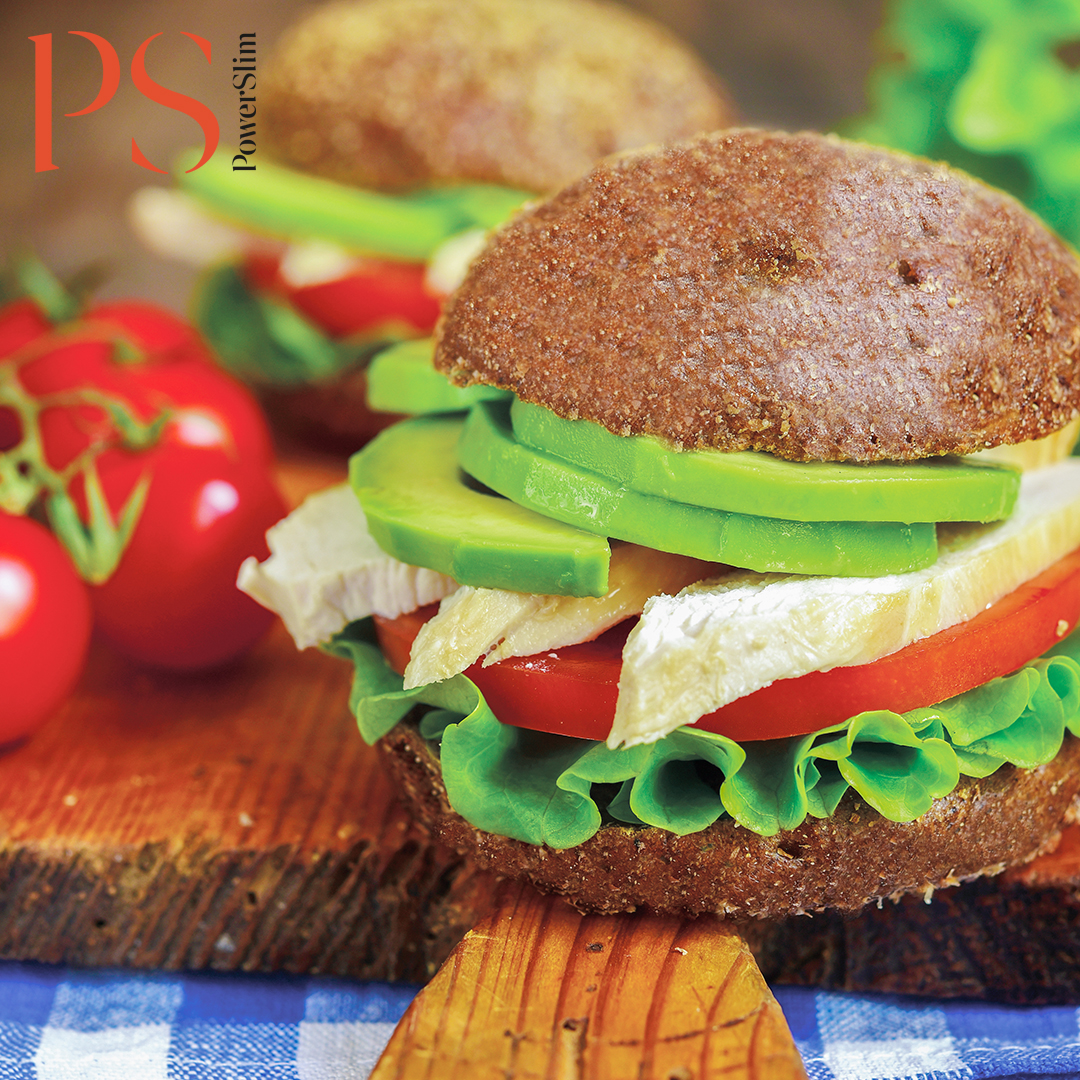Mehrkorn-Brötchen mit Hähnchenfilet und Avocado