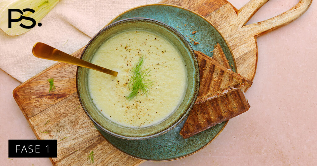 Fenchel-Lauch-Suppe mit Toast