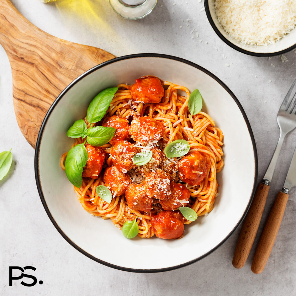 Spaghetti mit Tatarbällchen und Tomate