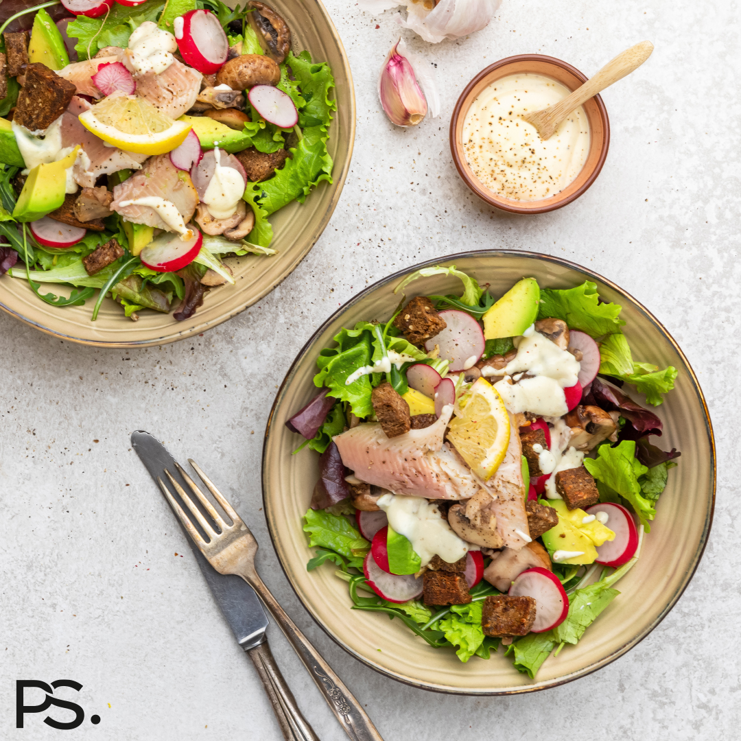 Forellensalat mit Radieschen und Knoblauch-Croutons