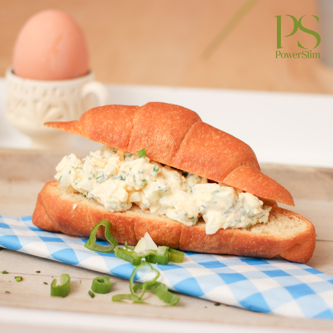 Croissant mit frischem Eiersalat