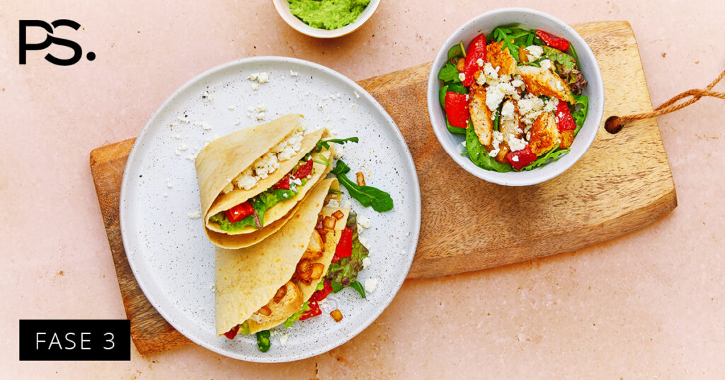 Mexikanischer Wrap mit Hähnchen, gegrillter Paprika und Crème fraîche