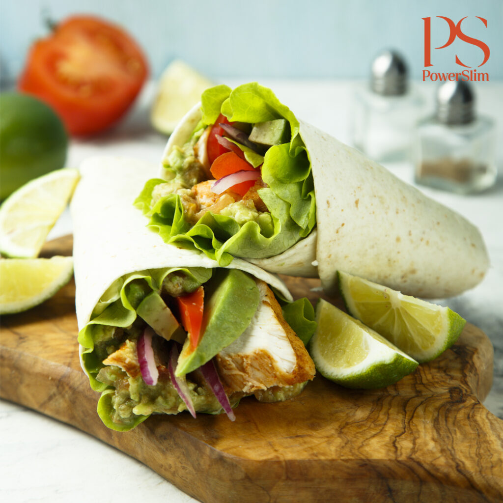 Hähnchen-Wrap mit Tomate, Avocado und Honig-Senf-Dressing